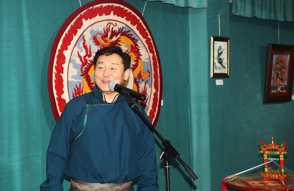 “Гайхамшигт өв соёл-монгол уран хатгамал” үзэсгэлэн